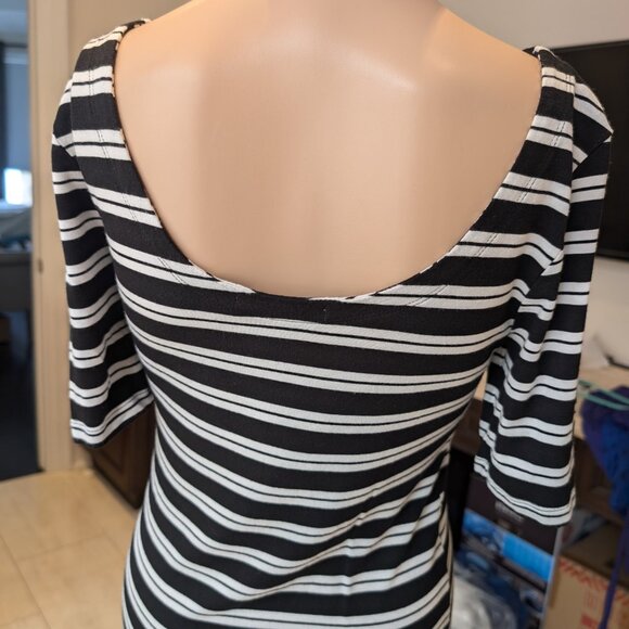 Banana Republic Black and White Short Sleeve Top Size Medium - Picture 2 of 3